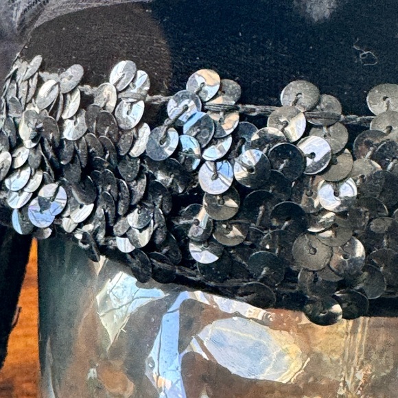 Vintage Elegant Black polka dot lace veil sequined, velvet fascinator - Picture 8 of 12